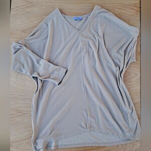 Long sleeve v neck shirt